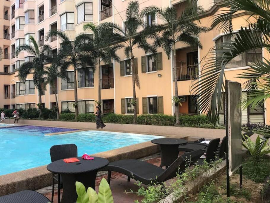 1-Bedroom condo with pool across NAIA Terminal 3