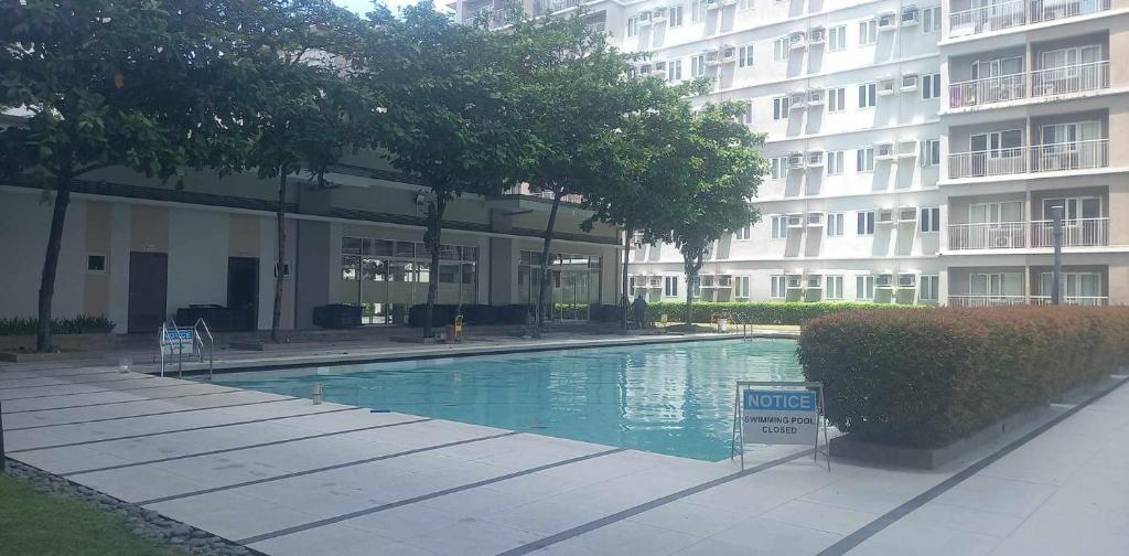 1 Bedroom with Free wifi and Netflix in Trees Residences
