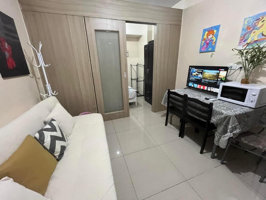 Queen and sofa bed max 4 pax WIFI &TV MOA shore 9120
