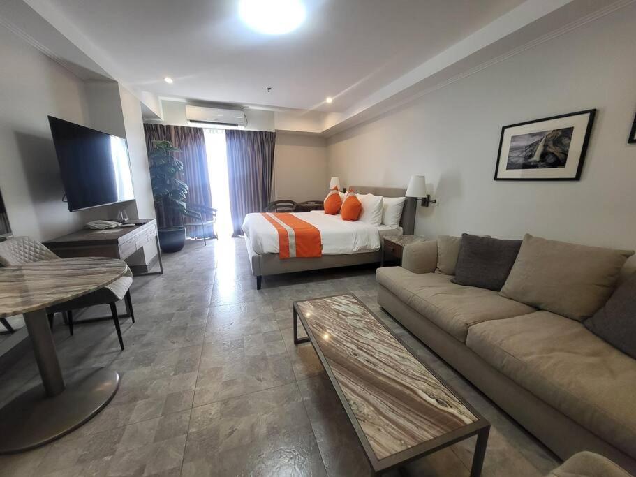 1109, Phase 2 La Grande, breezy, hotel amenities!