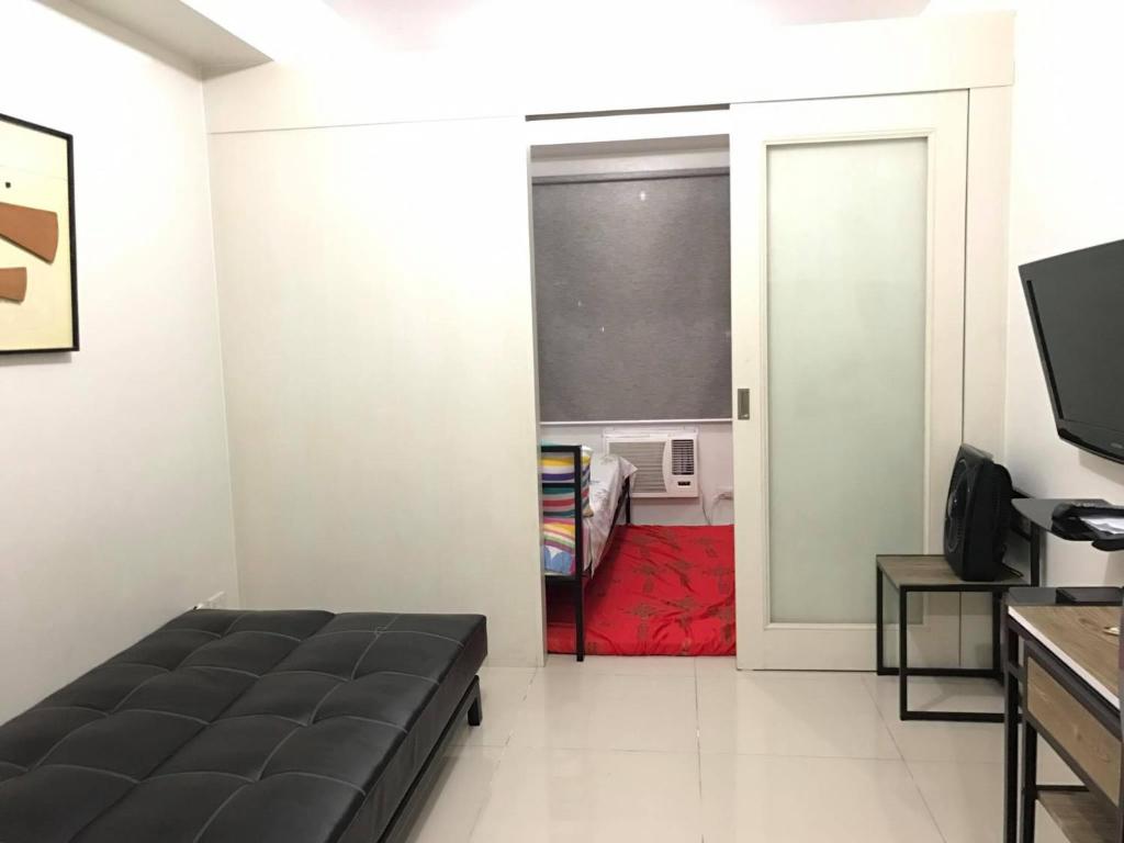 1BEDROOM CONDOTEL at SEA RESIDENCES 5minutes walk to MALL OF ASIA 2