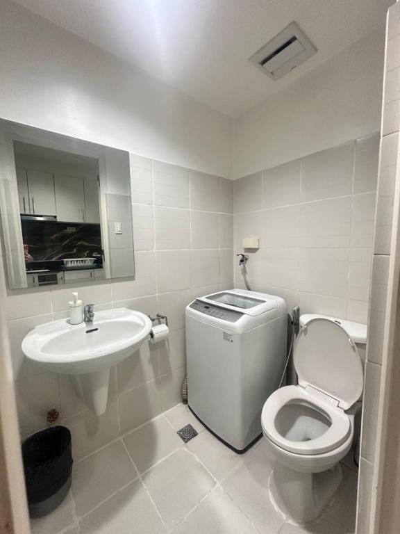 1bedroom with balcony facing MOA