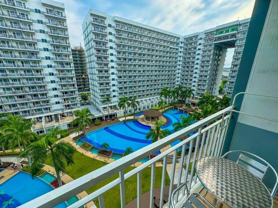 Pool View 1BR 2-4 Guests, 5 mins to Mall of Asia