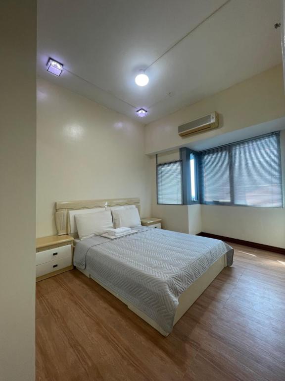 1BR at Pearl of The Orient Tower in Front of US Embassy