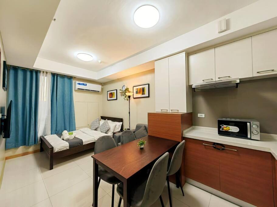 1BR Condotel Suite at Sunshine100 City Plaza - 18F #SS02