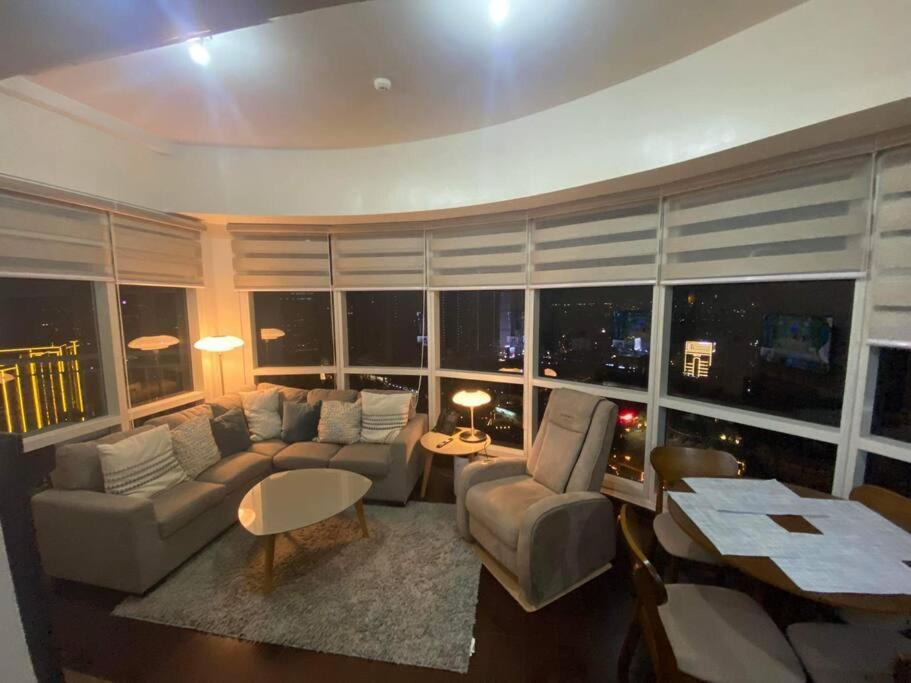 1BR Premium condo - Twin Oaks Pl PANORAMIC VIEW