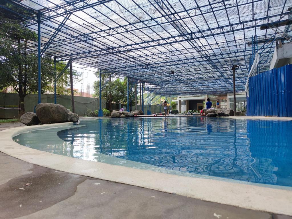 1Br w/ Balcony (Kasara)- Pasig~C5 +Wi-Fi +Netflix