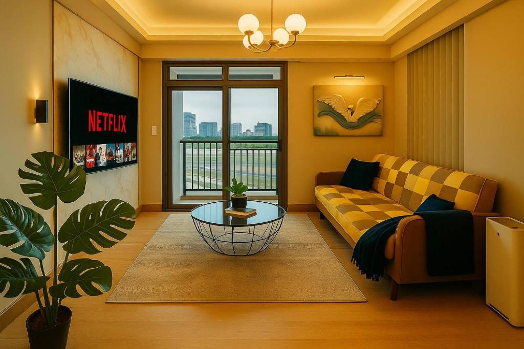 1BR with Queen Bed and Balcony, Walk to Okada