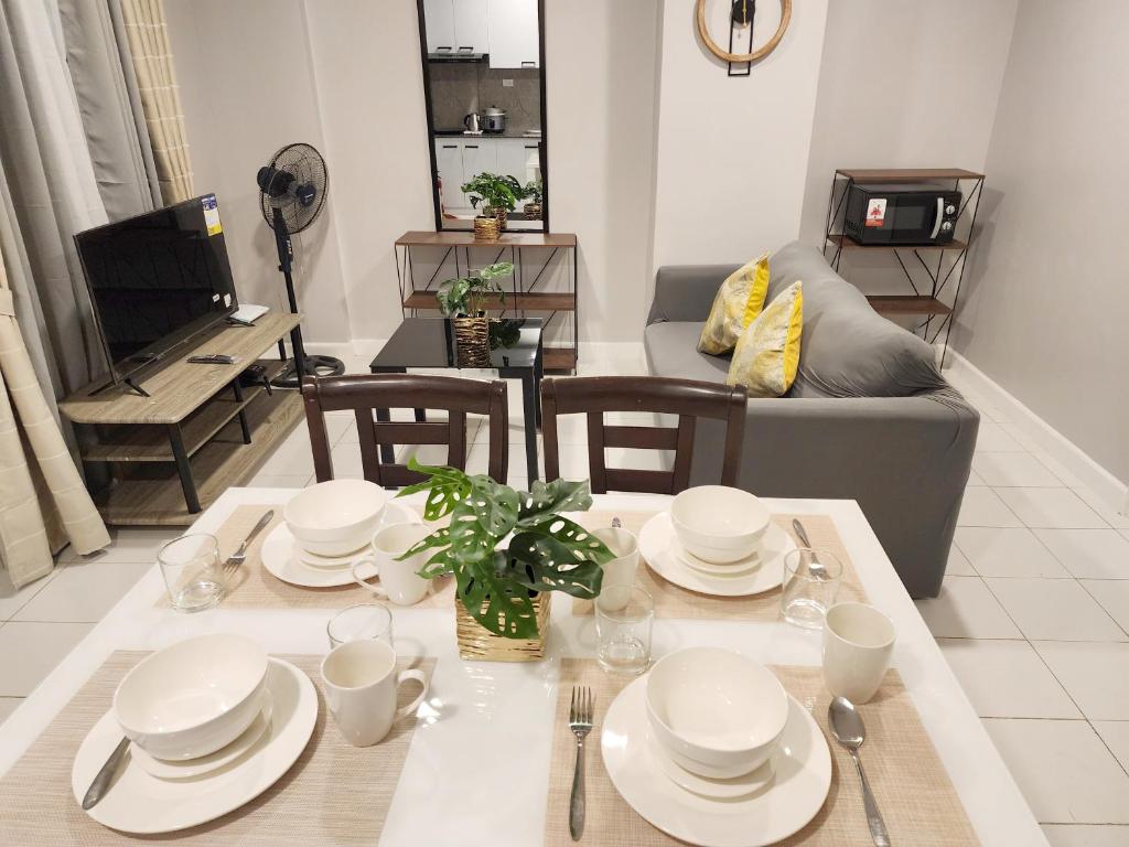 2 br City and Mountain View 1016