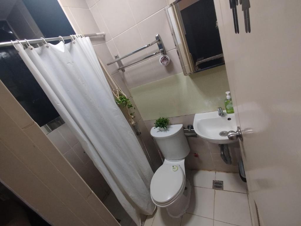2-BR COZY condo 200mbpsFiberWiFi/Netflix/pool/WFH