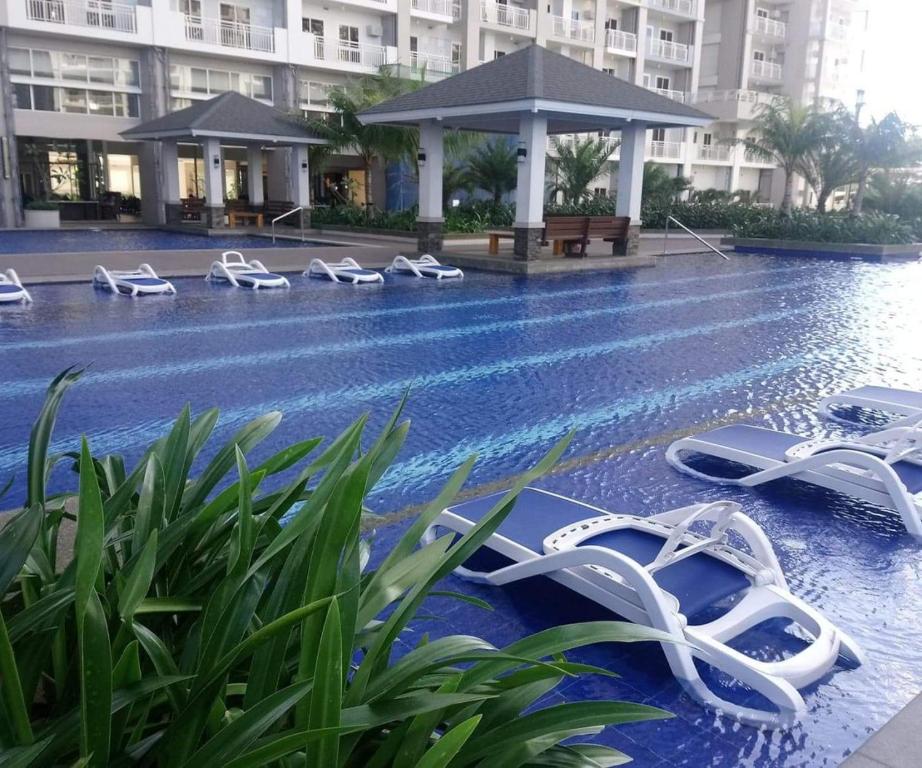 2-BR Penthouse Crib in Pasig near BGC Makati and Ortigas with Breathtaking View of the Metro Manila Skyline