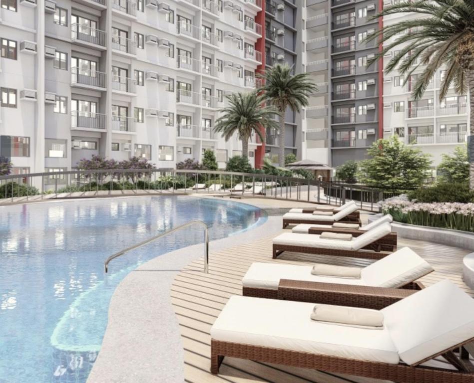 2BR Apartment plus parking Near NAIA