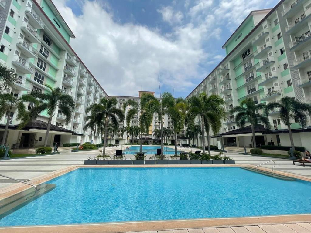 2BR Condo Staycation NearAirport