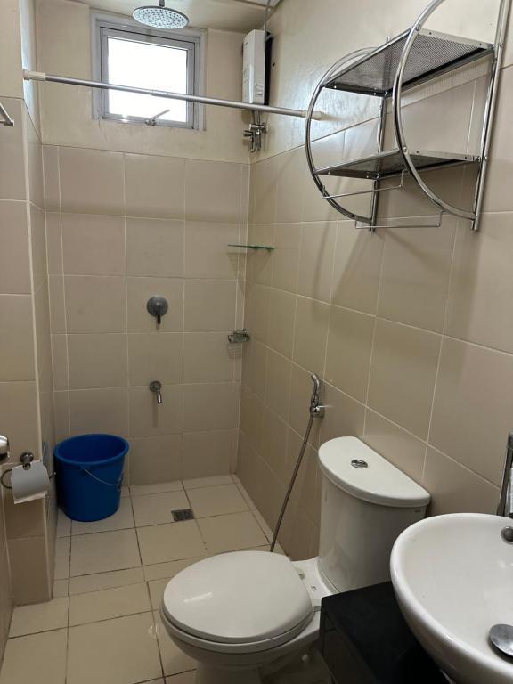 2BR Top Floor spacious unit in Mandaluyong