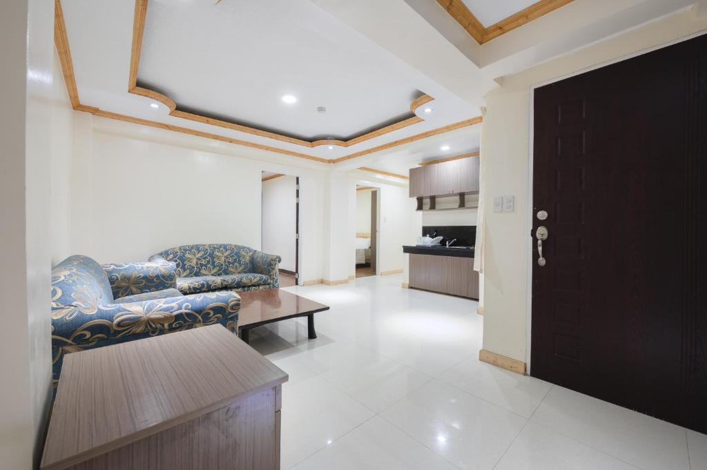 2 Wide Bedroom Unit with Breakfast for 2pax