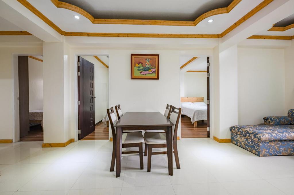 3 Bedroom Unit with Breakfast for 3pax