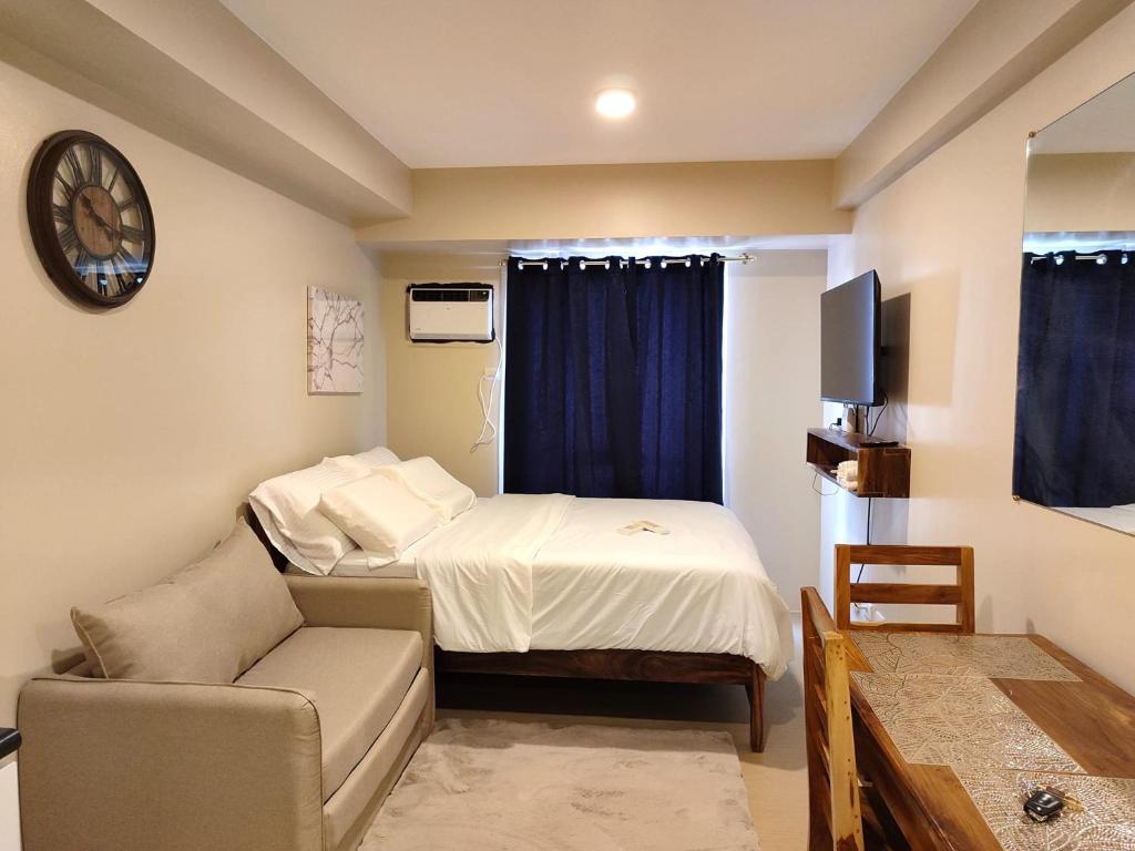 Atria T3 Unit 624 Pool View