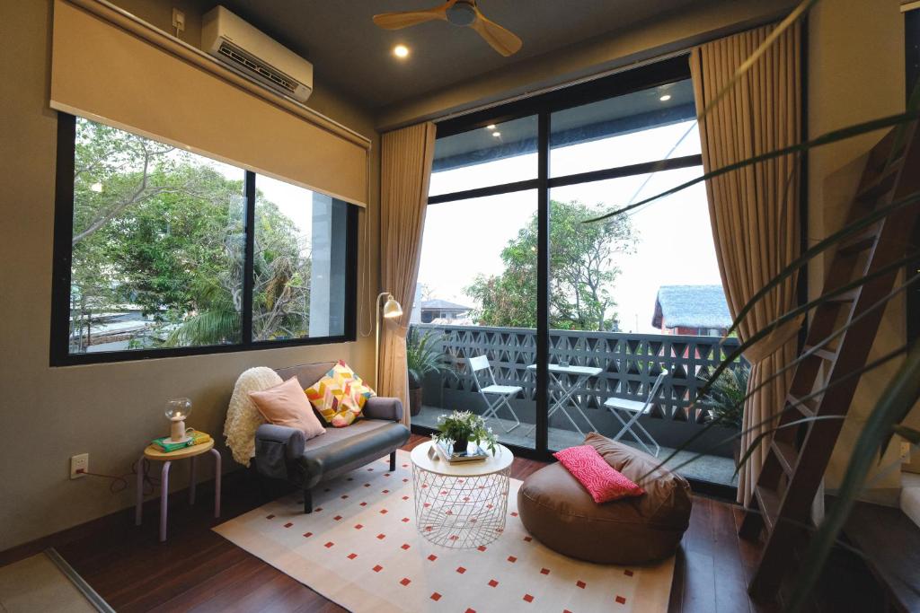 Lux Sea Studio 1