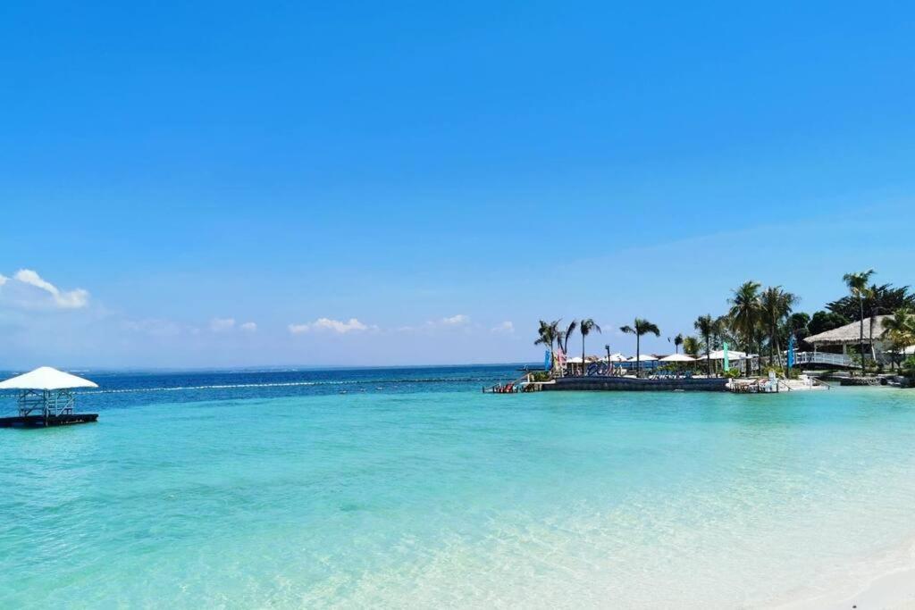 A sea view 3 bedroom beach vacation home
