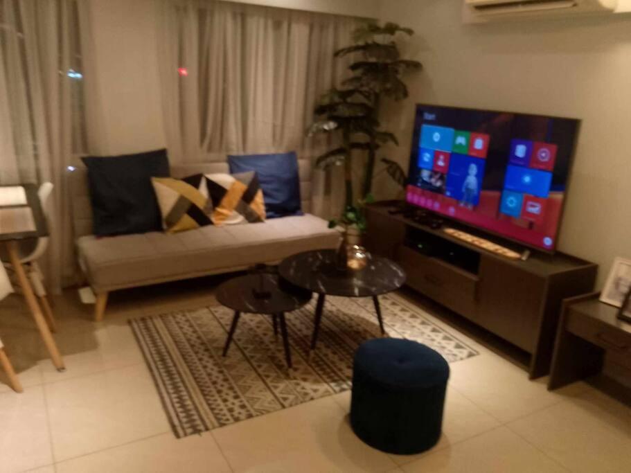 A2J Luxury 2BR BGC Suite Near High Street, Malls