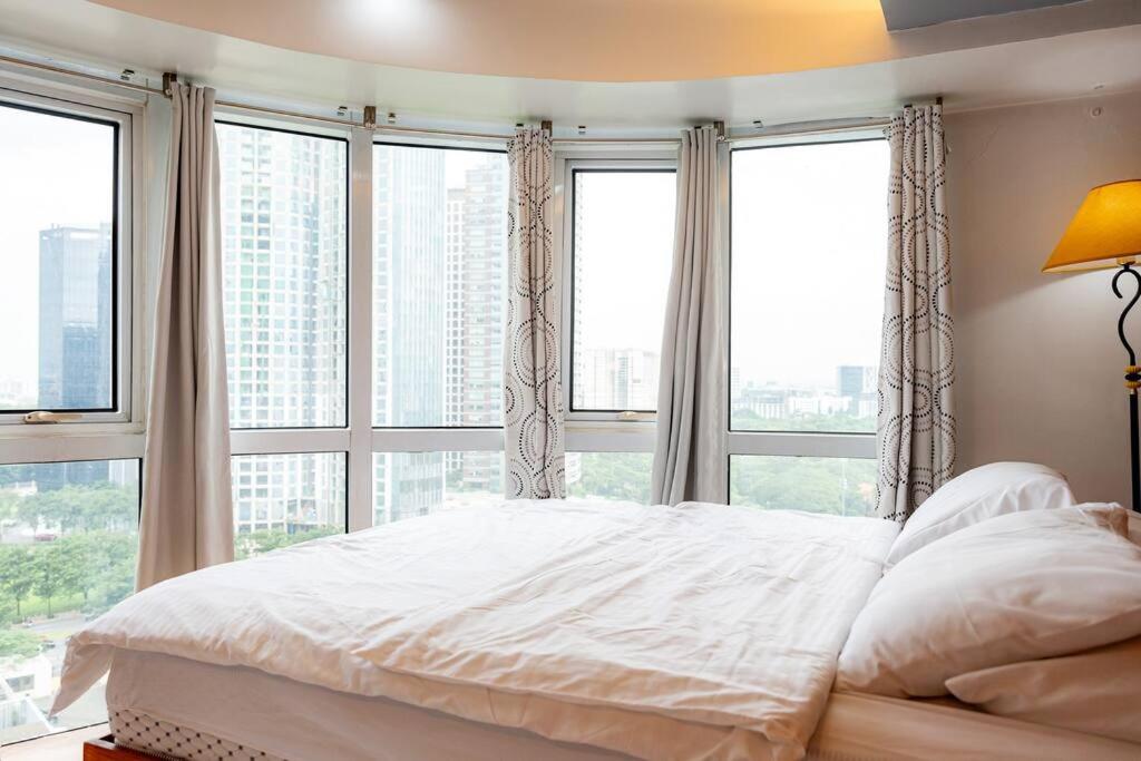 A2J Luxury 2BR Loft BGC Taguig Near High Street