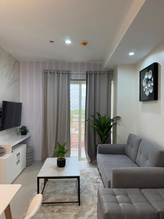 Alder - One Bedroom Condo Unit with Balcony
