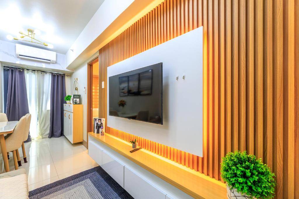 Amazing Condo Unit Shore 3 - walking distance to MOA - Pasay - 2 Beds - with 1 extra bed - with pool access
