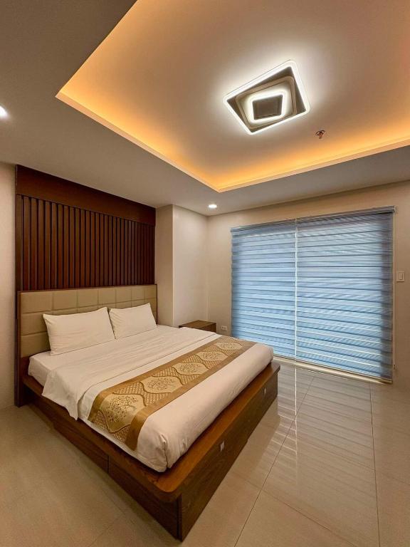Angelic Premiere studio with balcony WiFi & Housekeeping