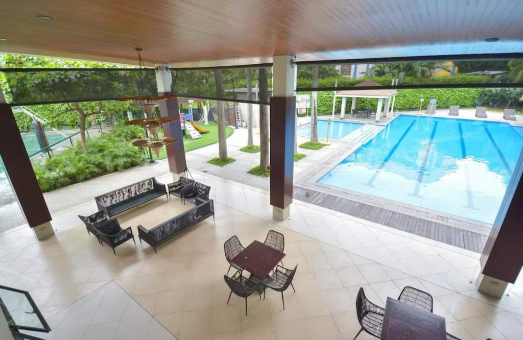 3BR at The Rochester