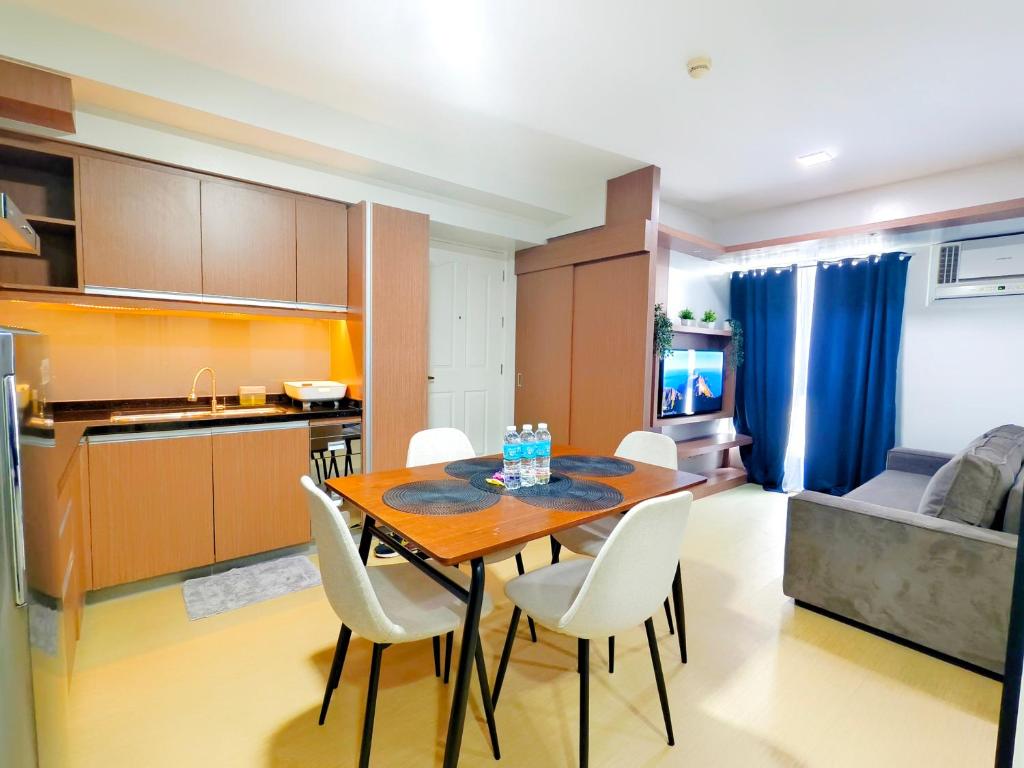 2012T2 Avida Towers Cebu IT Park 1Bedroom Unit Queen Bed