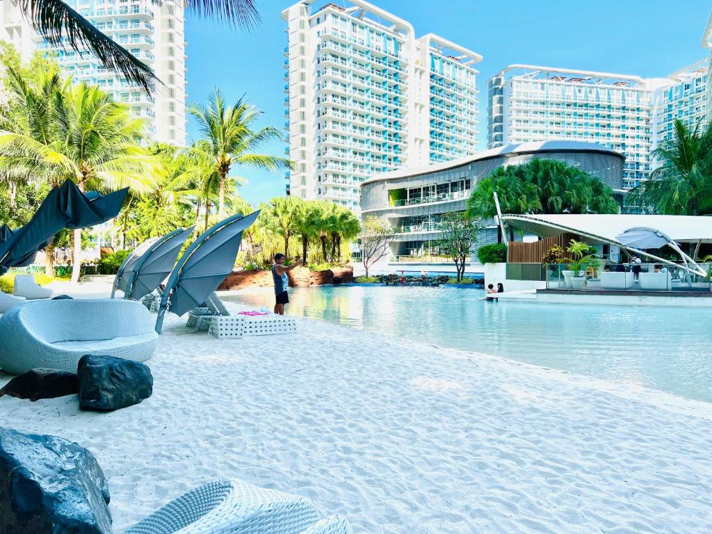 Azure Pool View w/ Netflix & Wifi Boracay Tower