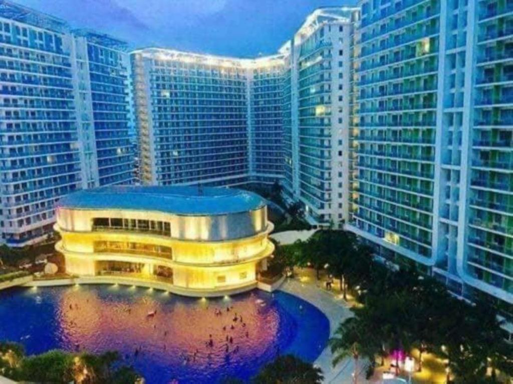 Azure Residence A2 Balcony Near Mall Airport