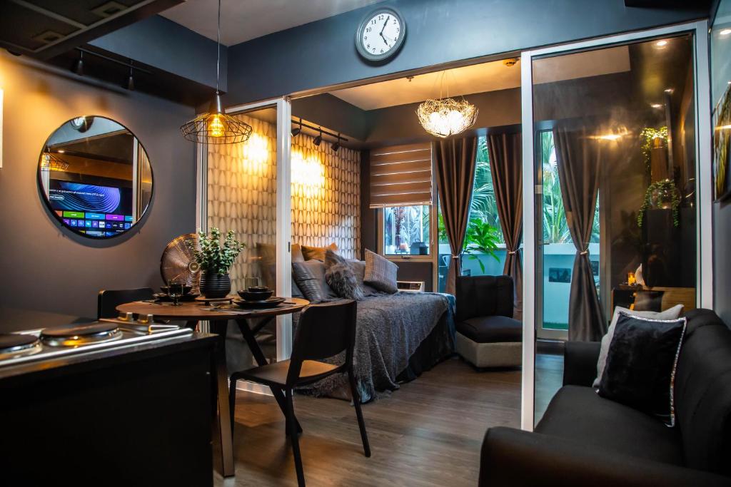 Azure Urban Resort Staycation by Solace Peak 3 1Bedroom with PS4