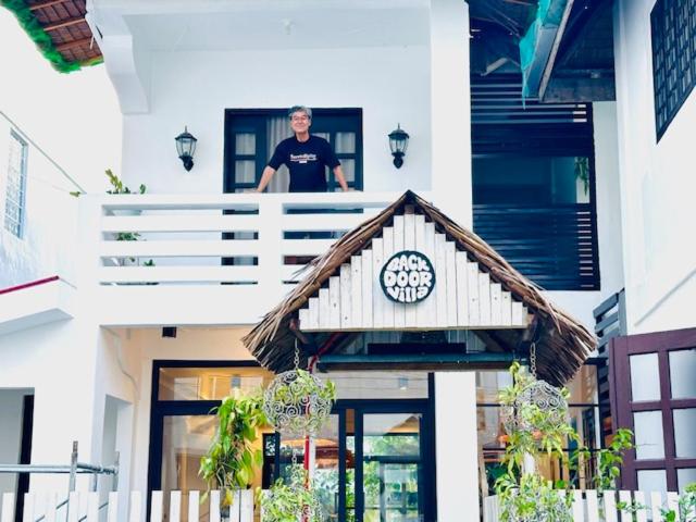 BACKDOOR VILLA