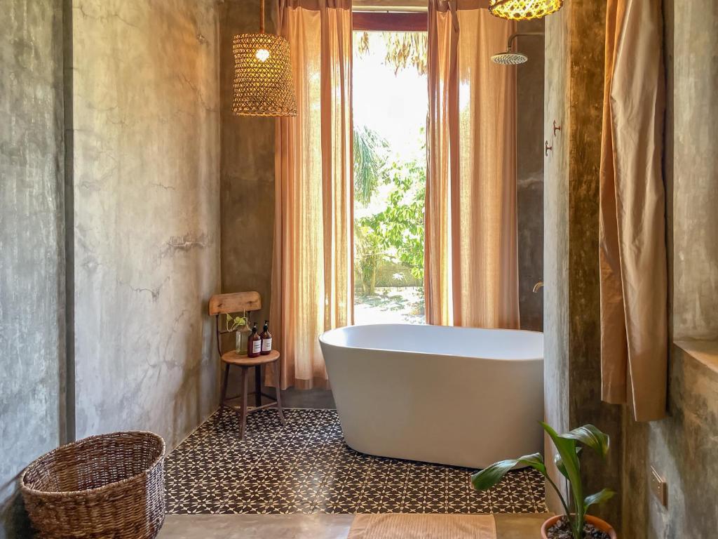 Baia Nest LAMADANG Suite within Self-Service Villa Near the Beach