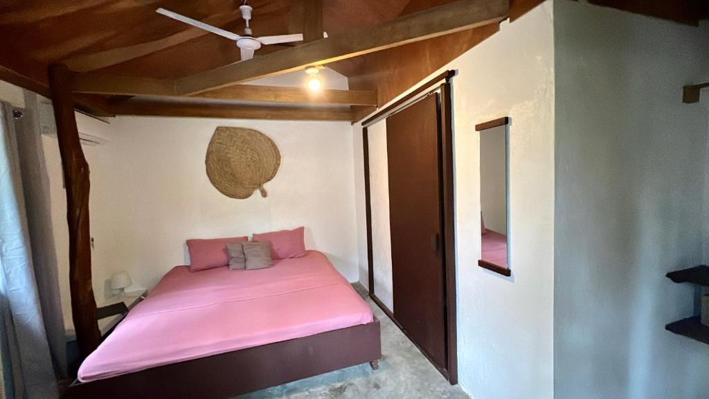 Yay Lodge SIARGAO, private room 4 with AC & hot shower and fast Starlink Wifi