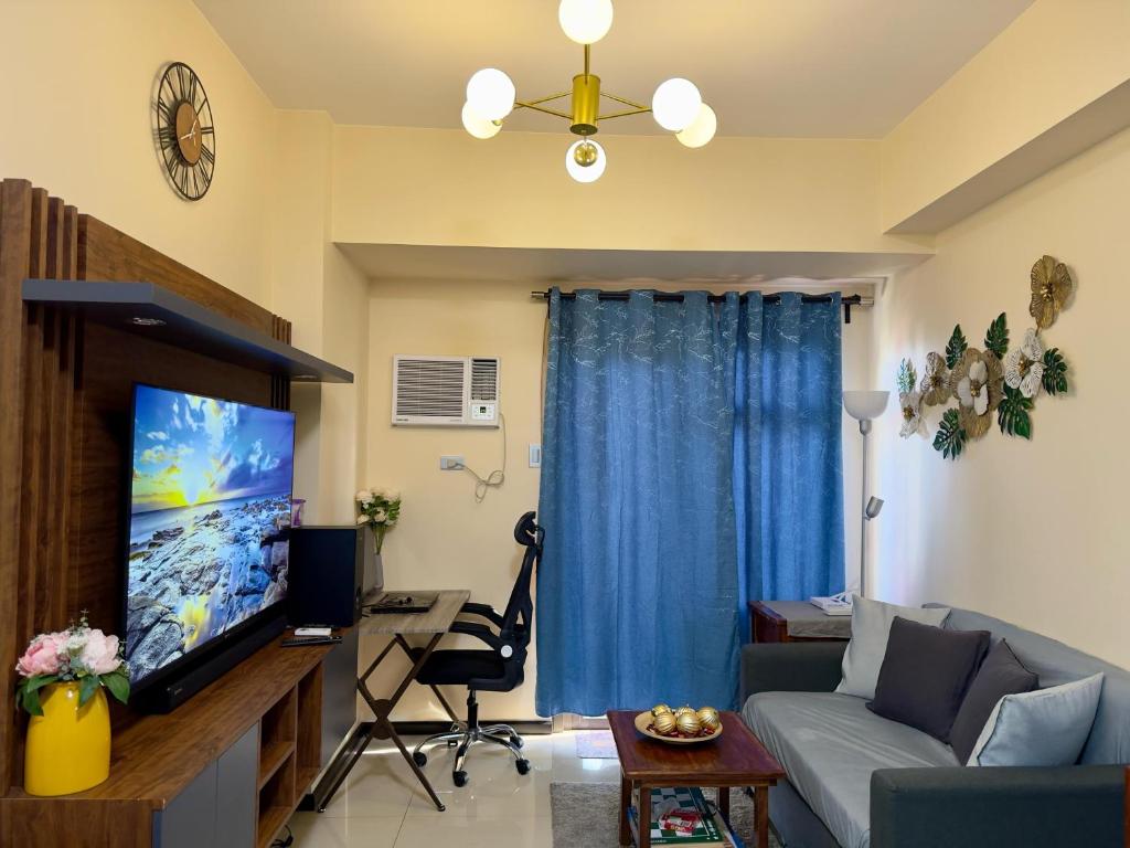 BayFront 1BR with Fast WiFi, Netflix & Free Pool, Near PICC, CPP, MOA, OKADA & Airport