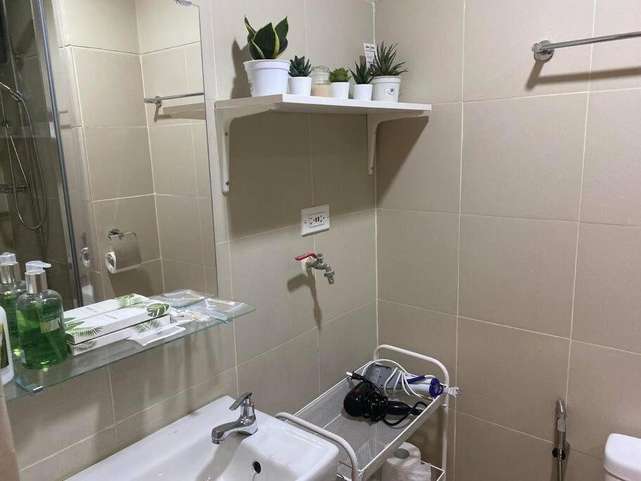 1BR CONDO Fame Residences Mandaluyong- Be My Guest Staycation- Near SM Megamall, Greenfield District, & Ortigas