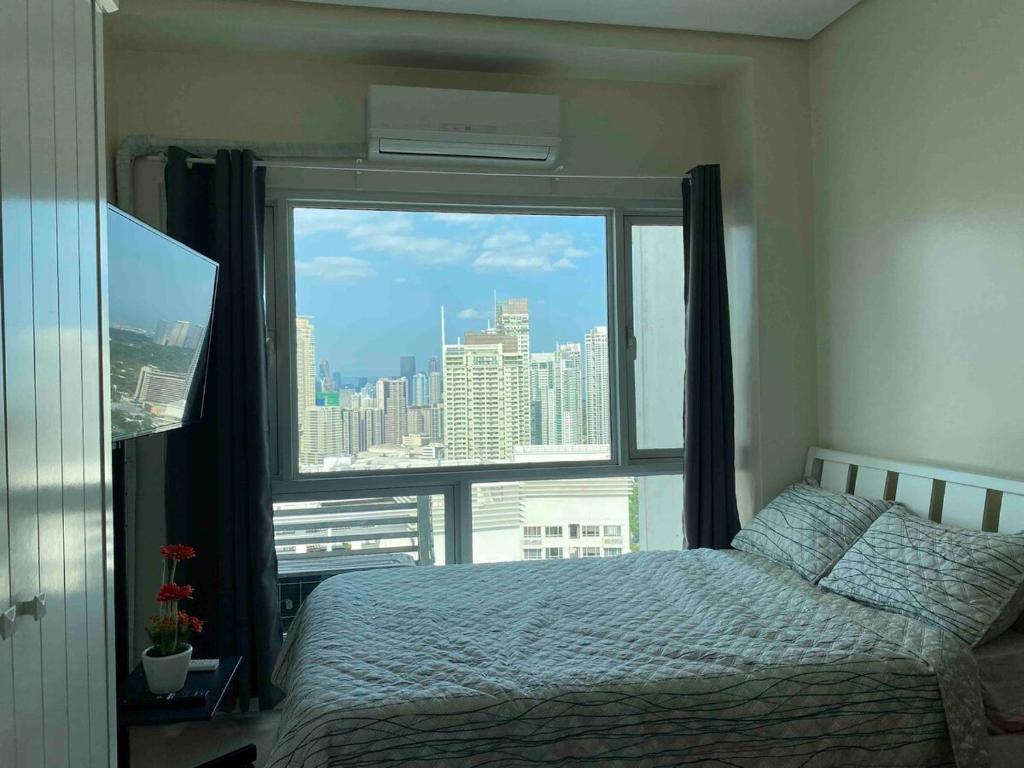 Beacon Tower 3 unit 303 Makati Penthouse w Beautiful Skyline