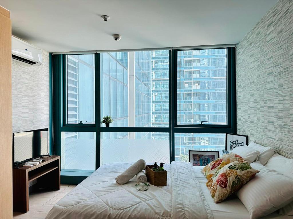 BGC One Uptown Suite by Christine Suites PH