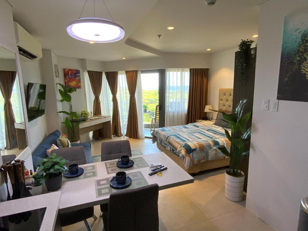 Dominiks Comfort and silent Studio Tambuli Balcony Pool Mactan Ocean View High Floor