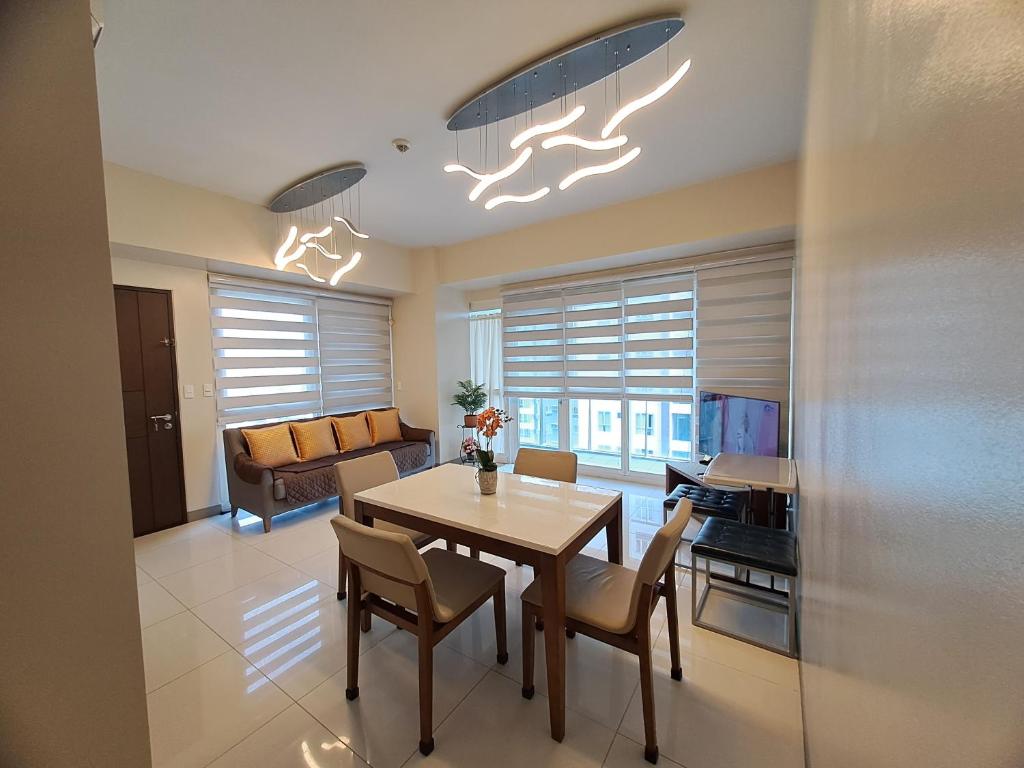 Bonifacio global city one uptown residence-2 Bedroom