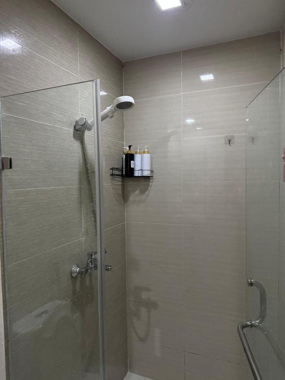 Budget stay in 81 Newport Near Terminal 1 BR C6-3H