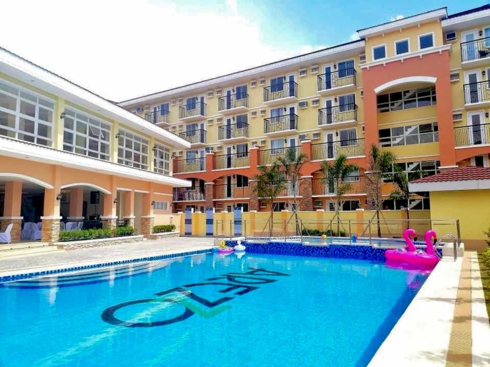 Golden Hive 1 BR Arezzo Place Davao