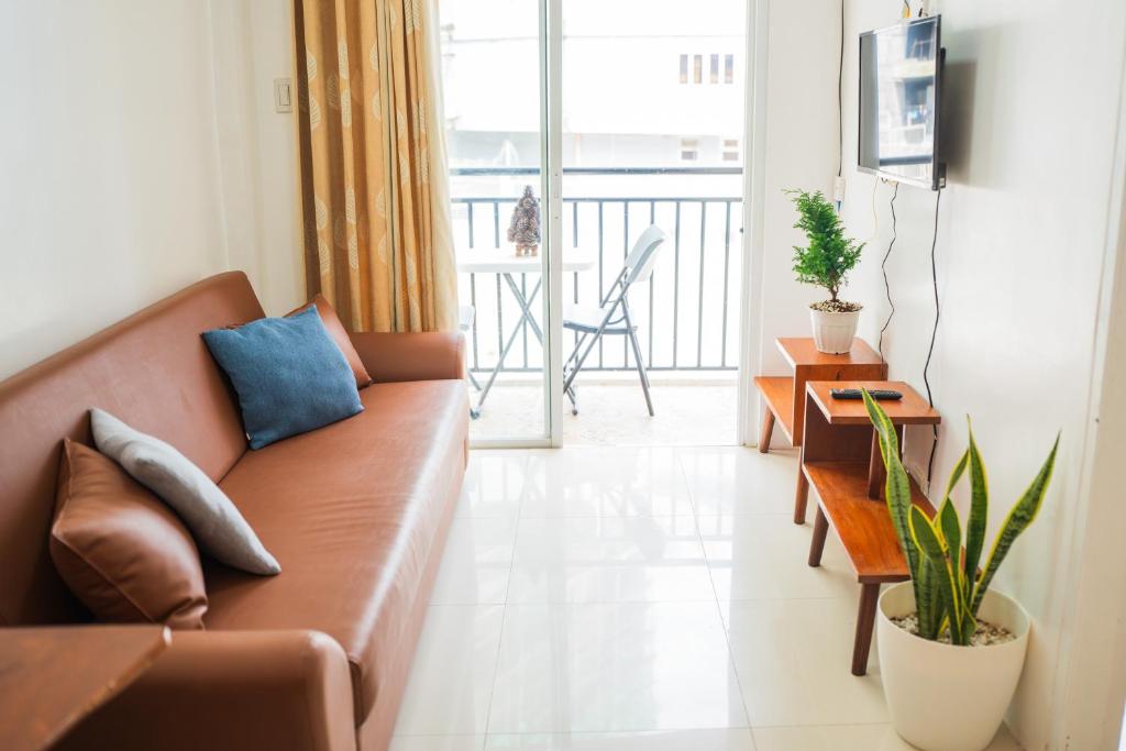 Burnham Hill 2BR Condo