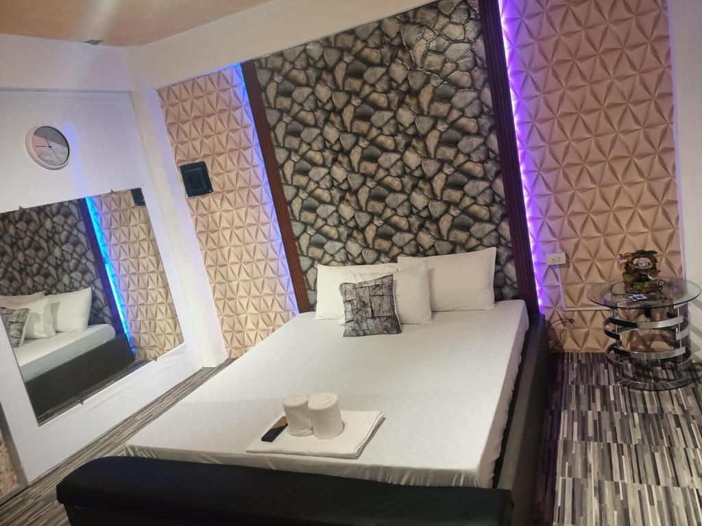DJCI Apartelle Walk to Robinson & NE Pacific Mall 3 Min to SM Cabanatuan