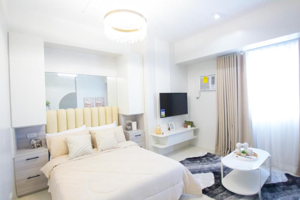 Casa - Vibrant City Center Studio Near Ayala Mall