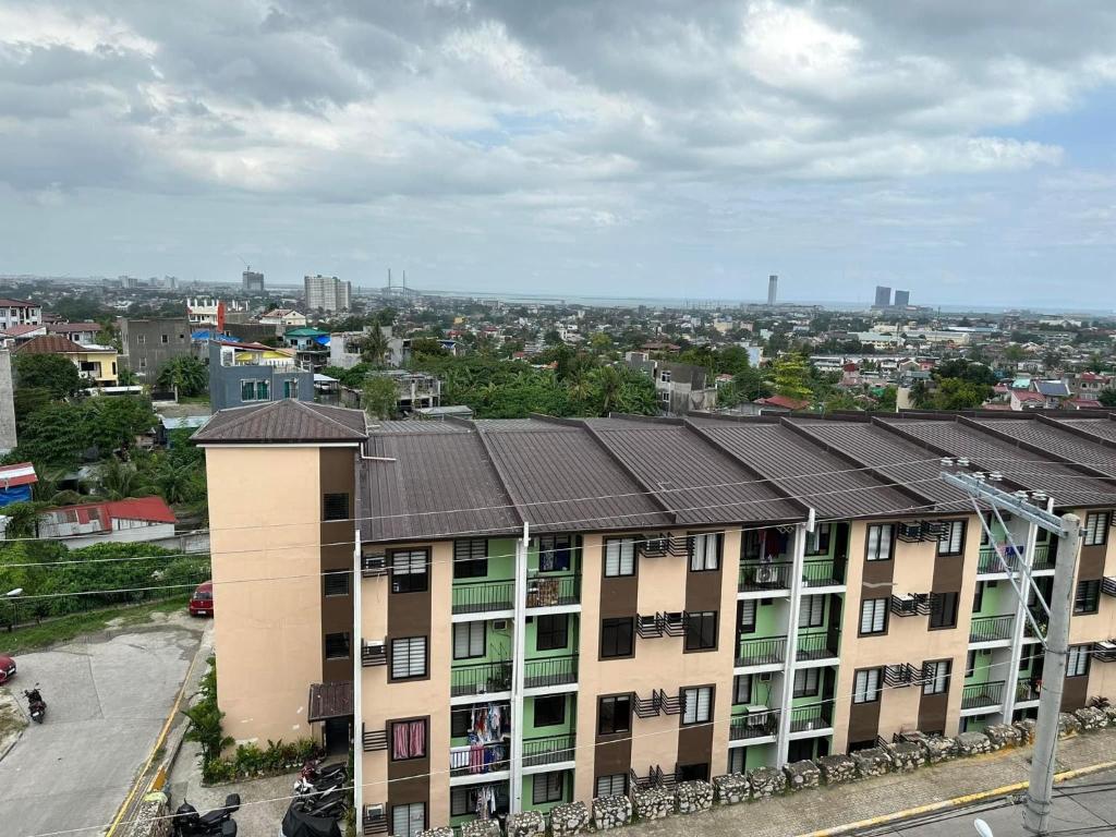 Cebu City 2 Bedroom Condo Unit-WIFI-A/C-Hot Shower (U404)