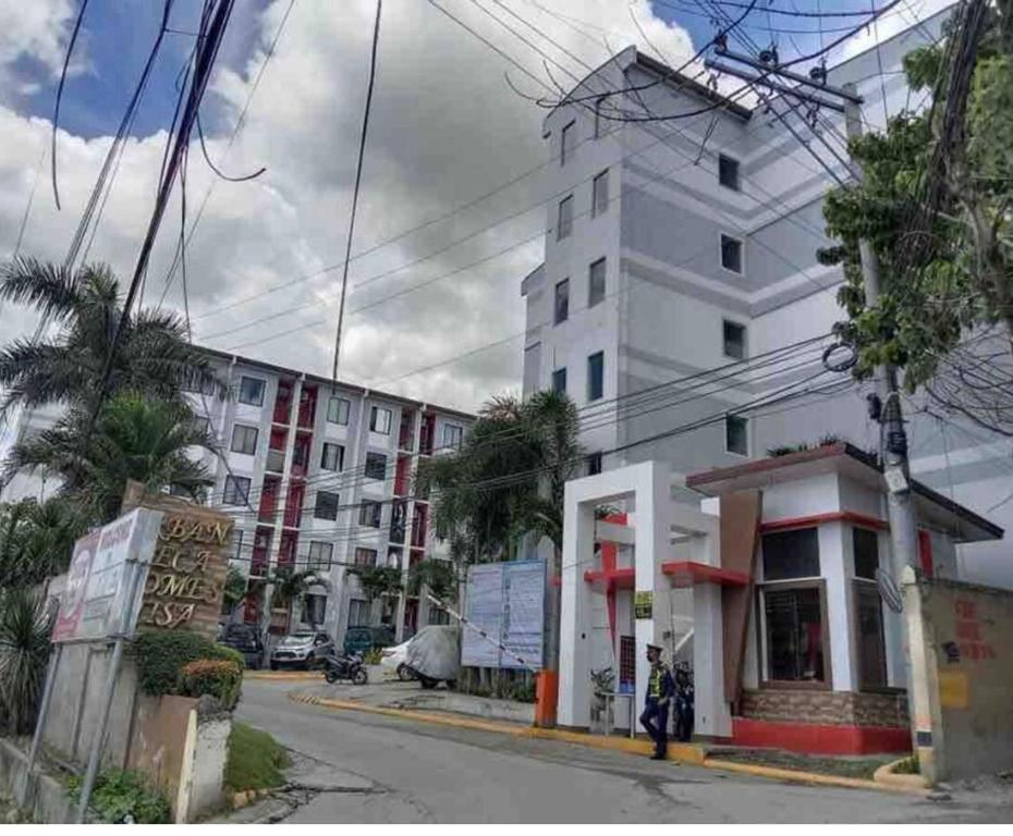 Cebu City Studio Condo Unit-WIFI-A/C-Hot Shower-(U302)