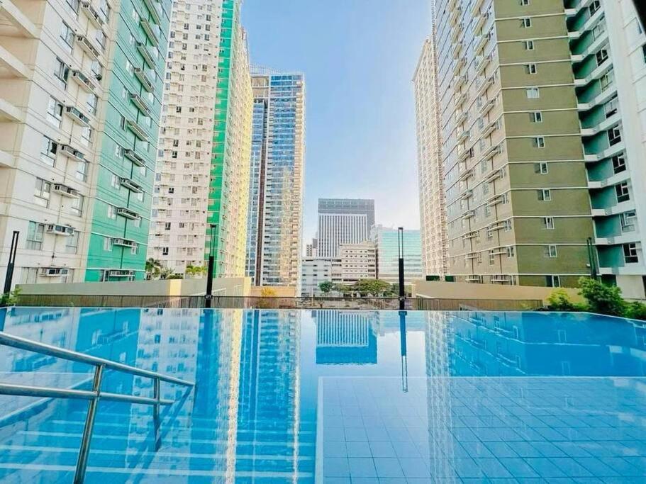 Cebu IT Park Cozy Neutral Condo